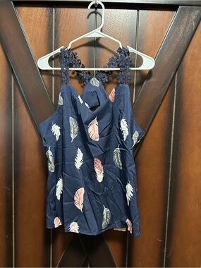 Women’s size large tops and 2 dresses lot